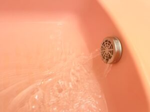 お湯張りしたお湯が汚れている